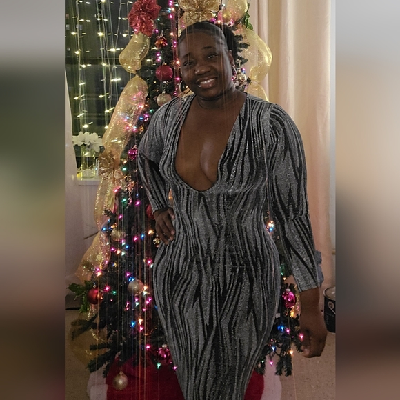 Silver glitter and black dress, size medium. Alot of stretch - Picture 3 of 3